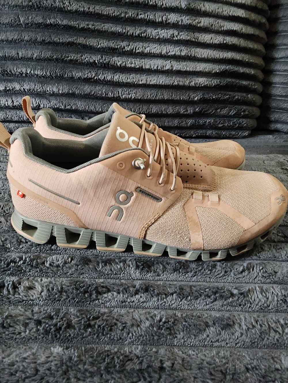 Women's On Clouds 5 Waterproof Sneakers Rose / Fossil Size 9